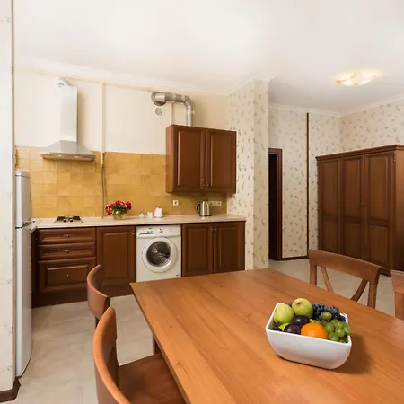 By Derenivska Kupil Aparthotel