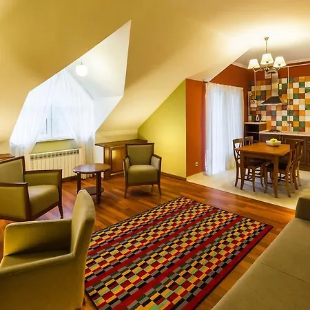 By Derenivska Kupil Hotel apartamentowy