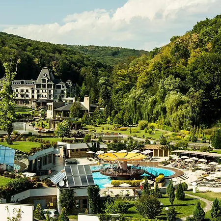 By Derenivska Kupil Hotel apartamentowy