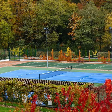 Aparthotel By Derenivska Kupil 4*