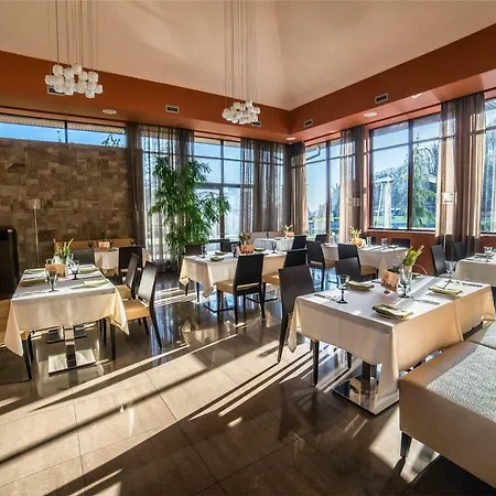 By Derenivska Kupil Hotel apartamentowy 4*