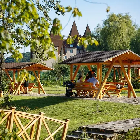 By Derenivska Kupil 4* Nyzhne Solotvyno